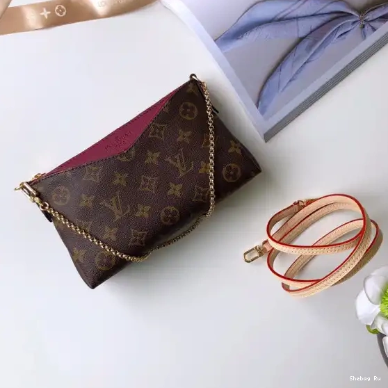 CHANELUTCH Vuitton Louis PALLAS 0602